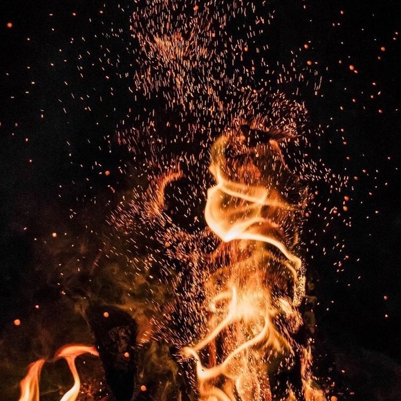 Meet your Posher, Alyssa - Picture 1 of 1